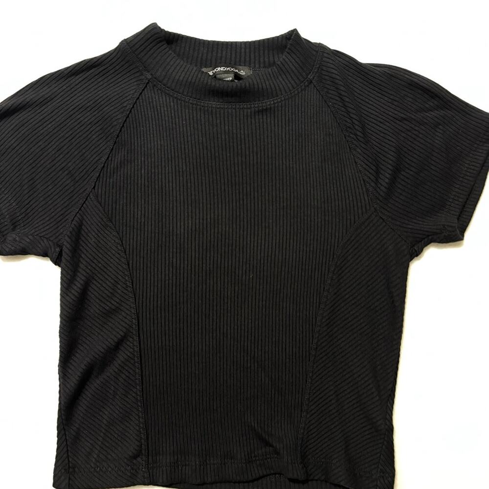 Beyond Yoga black Tshirt